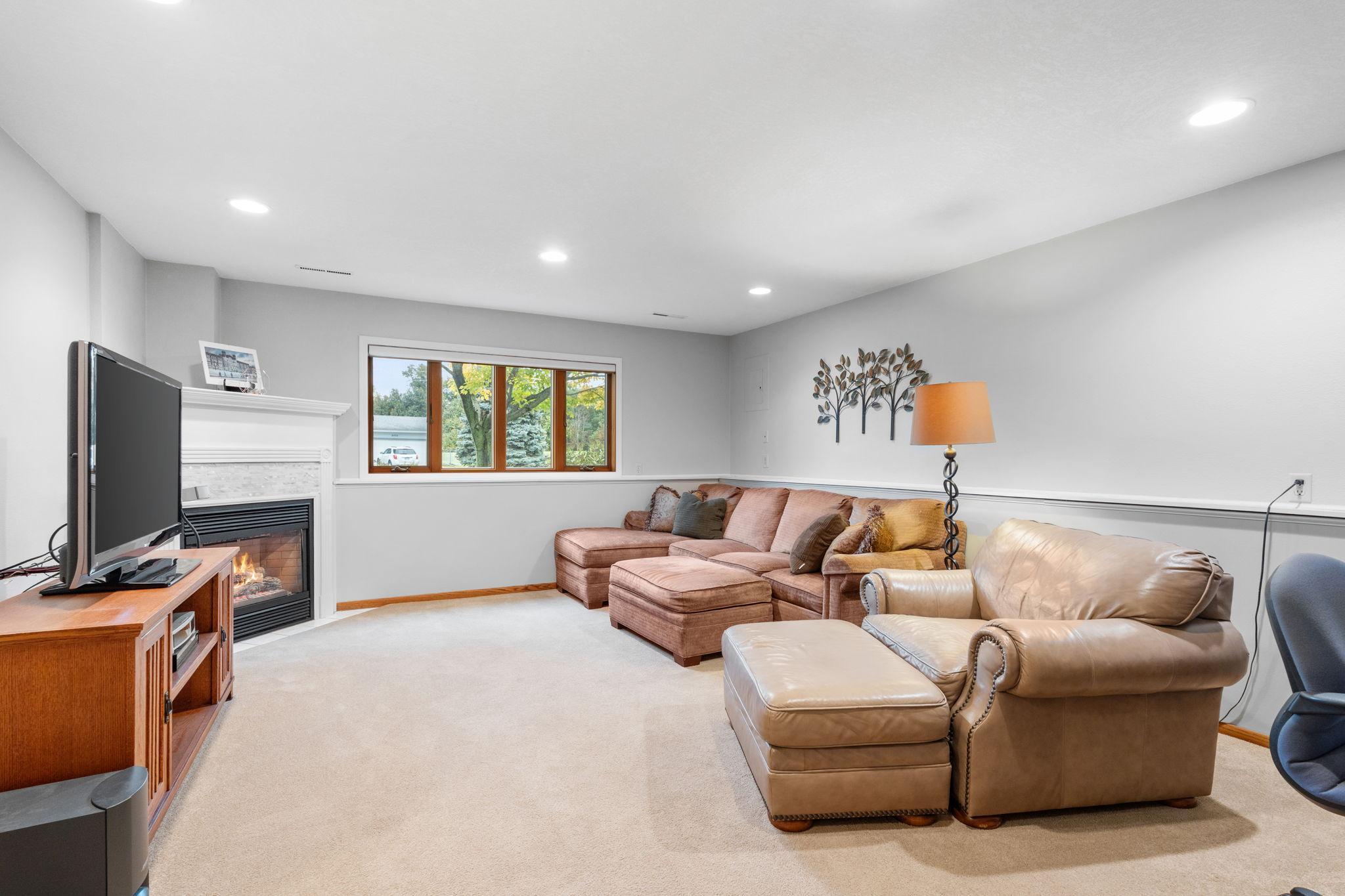 8405 Underwood Lane N