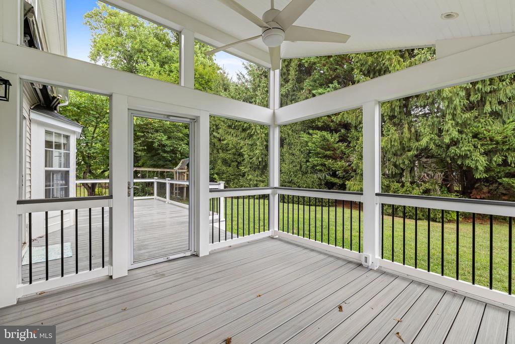 1210 MAPLE LEAF COURT