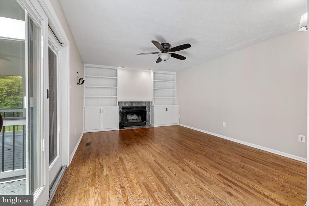 1210 MAPLE LEAF COURT
