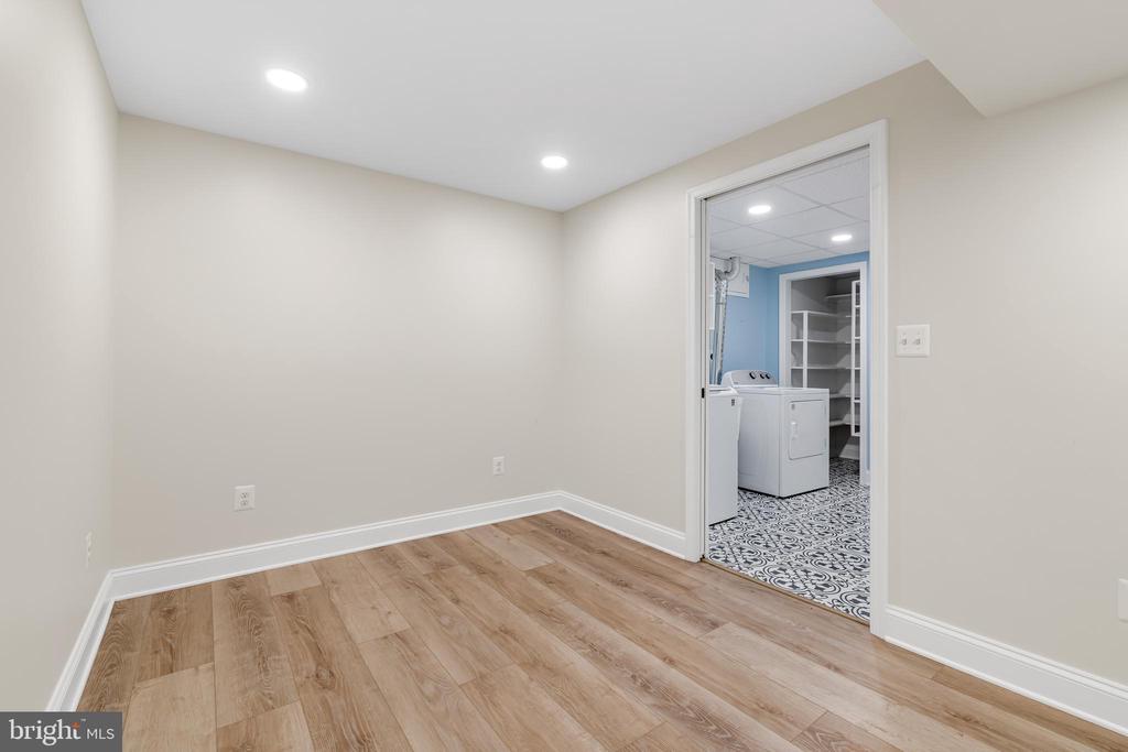 1210 MAPLE LEAF COURT