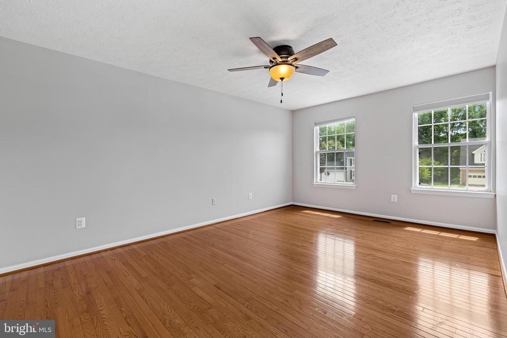 1210 MAPLE LEAF COURT