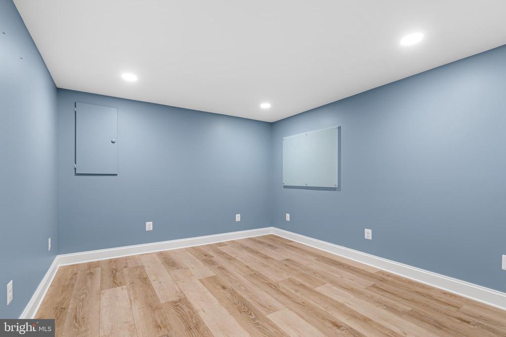 1210 MAPLE LEAF COURT