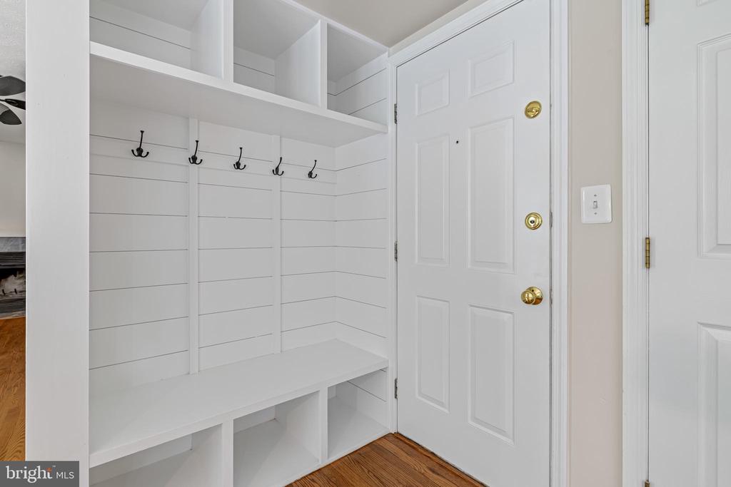 1210 MAPLE LEAF COURT