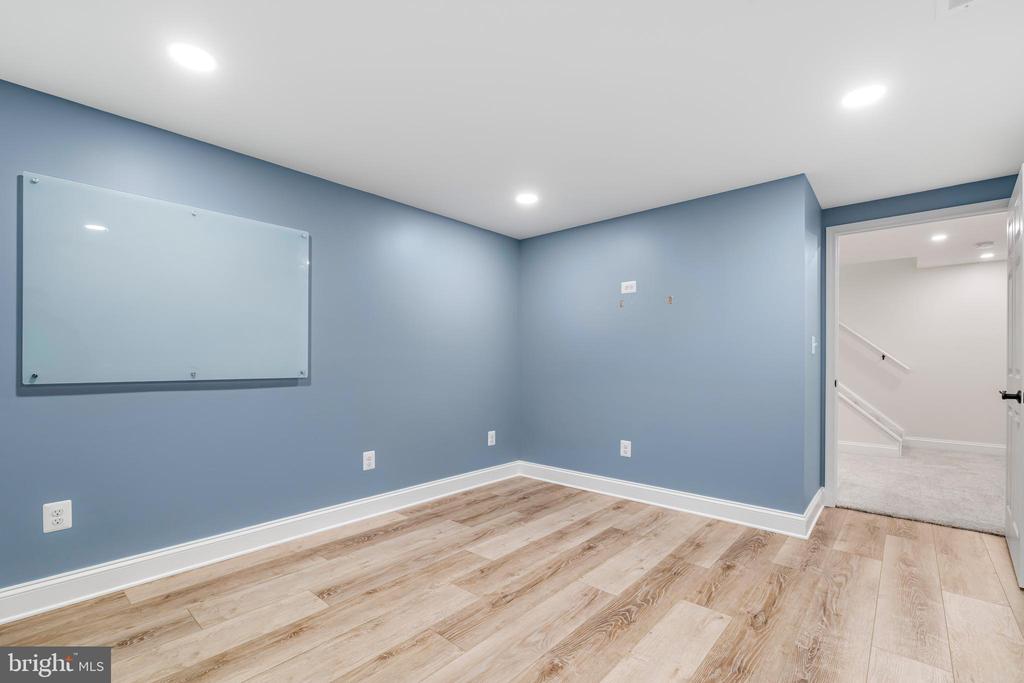 1210 MAPLE LEAF COURT