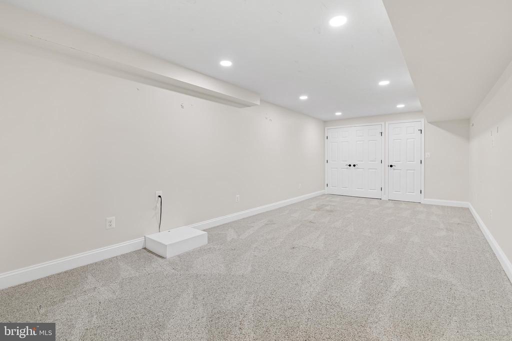 1210 MAPLE LEAF COURT