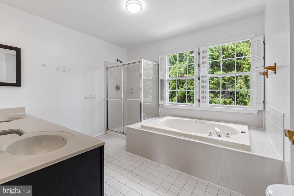 1210 MAPLE LEAF COURT