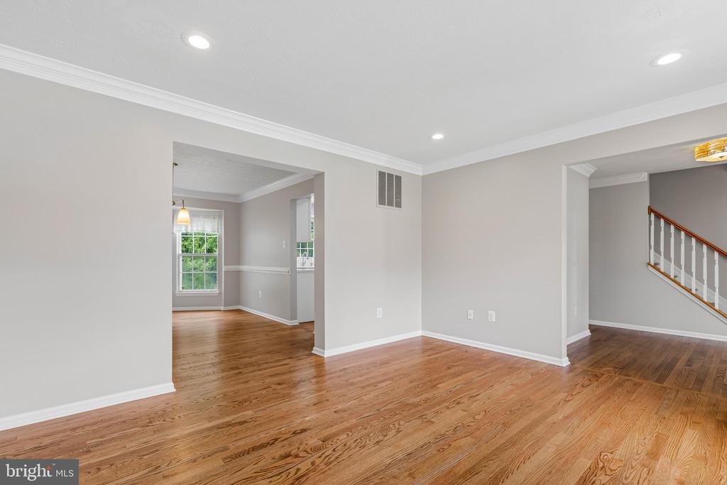 1210 MAPLE LEAF COURT