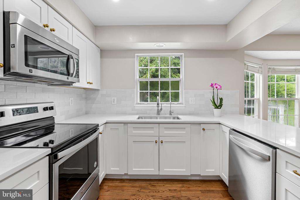 1210 MAPLE LEAF COURT