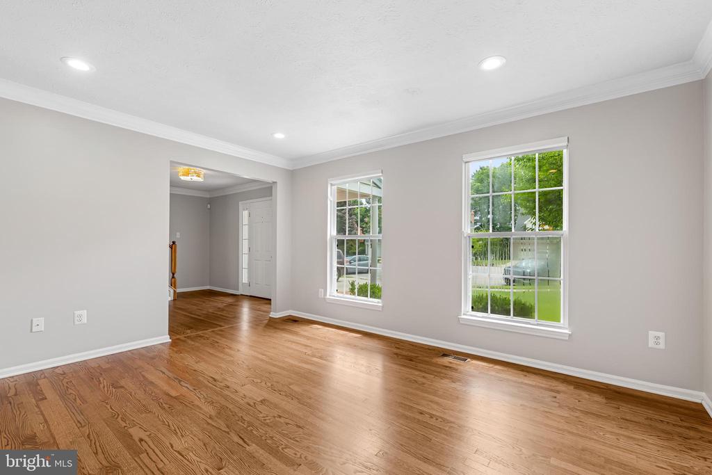 1210 MAPLE LEAF COURT