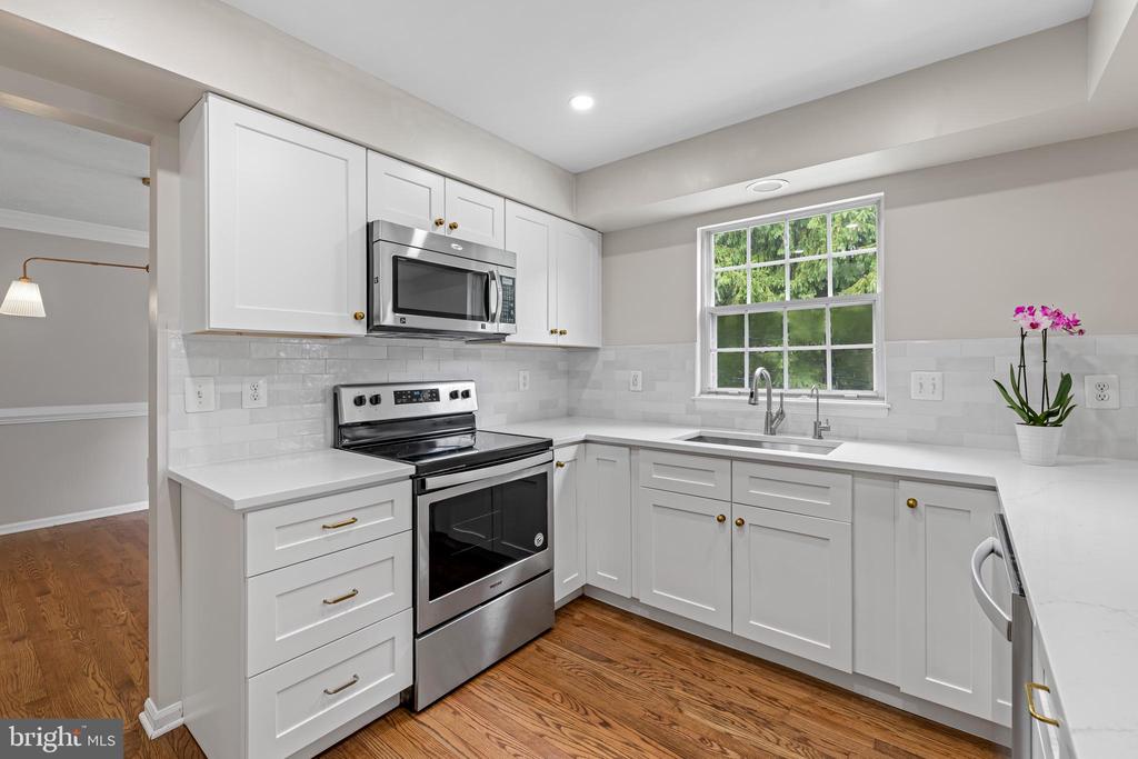 1210 MAPLE LEAF COURT
