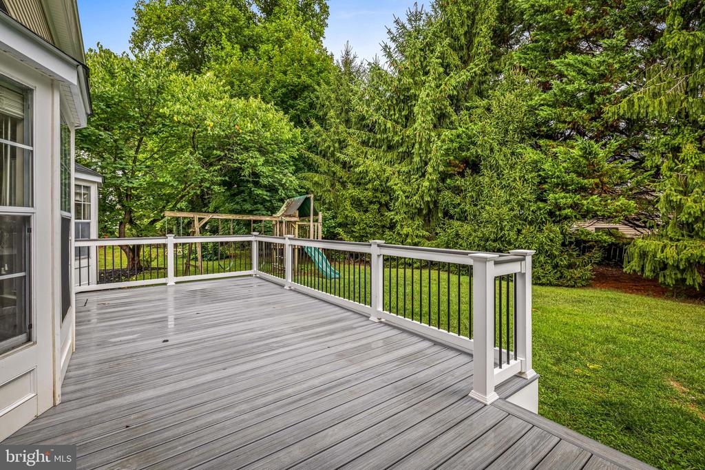 1210 MAPLE LEAF COURT
