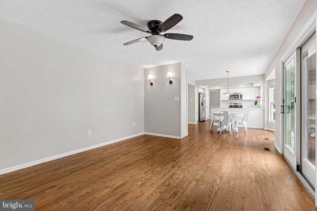 1210 MAPLE LEAF COURT