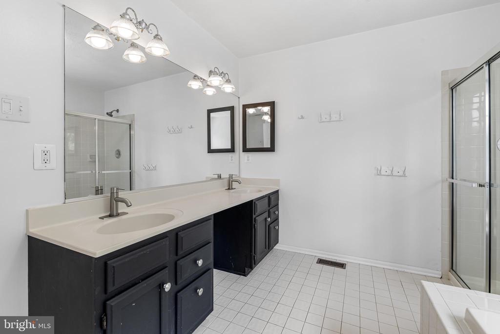 1210 MAPLE LEAF COURT