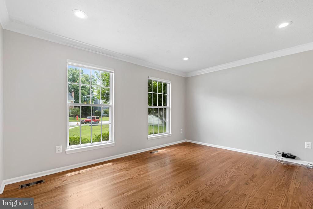 1210 MAPLE LEAF COURT