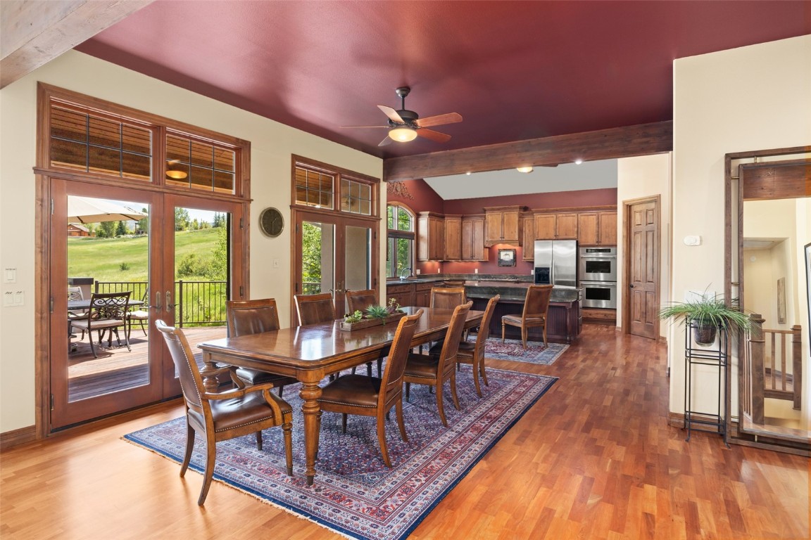 1052 Longview CIRCLE