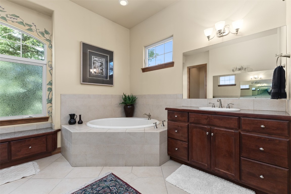 1052 Longview CIRCLE