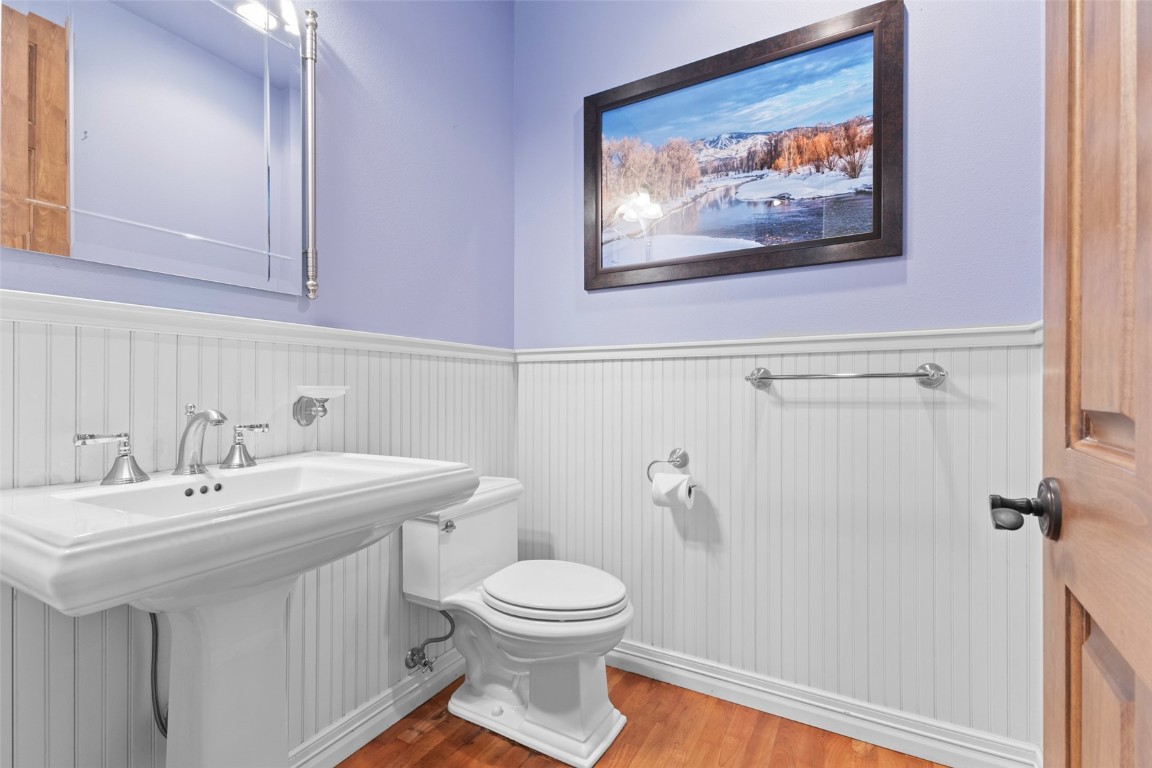 1052 Longview CIRCLE