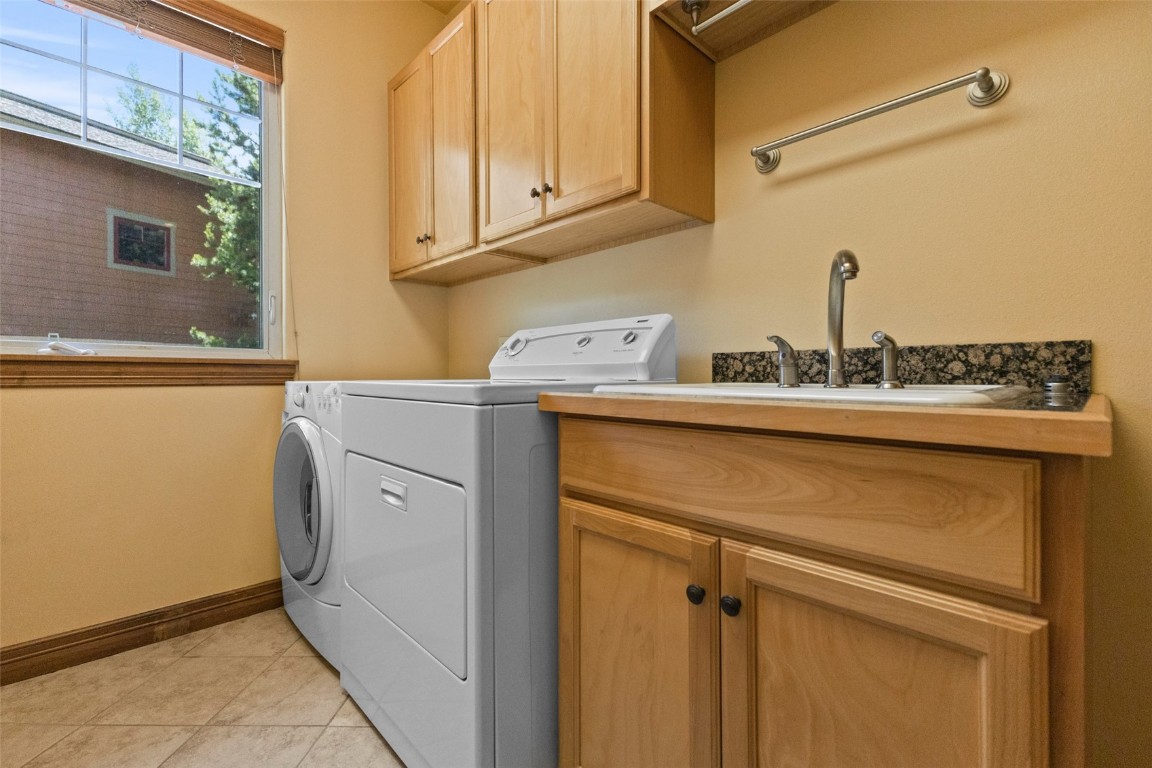 1052 Longview CIRCLE