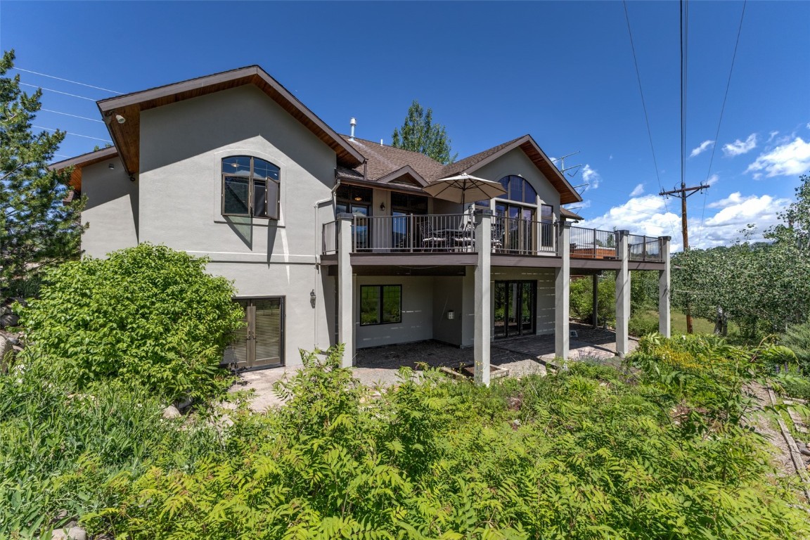 1052 Longview CIRCLE