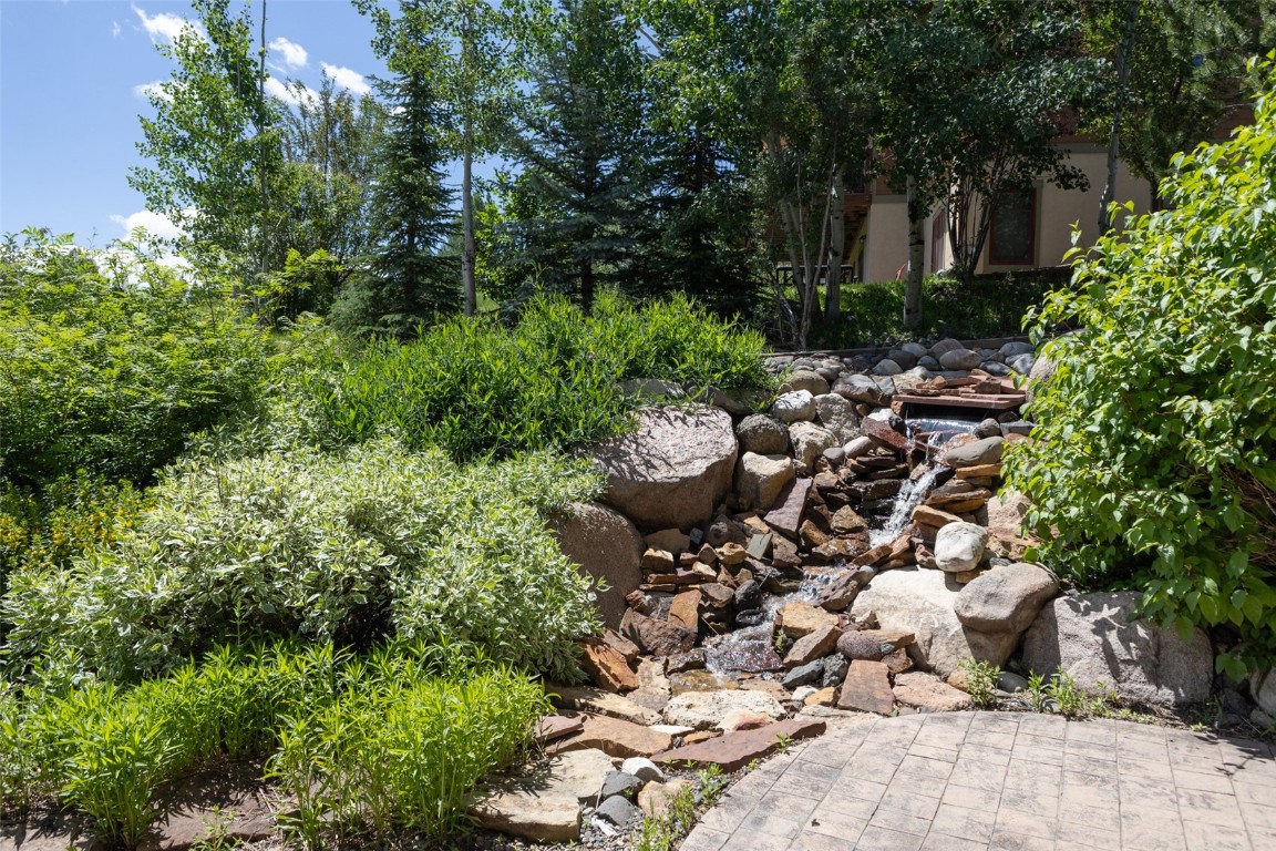 1052 Longview CIRCLE