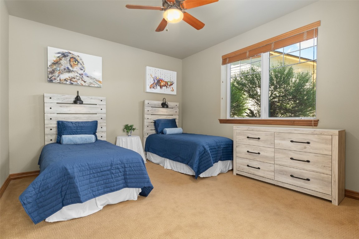 1052 Longview CIRCLE