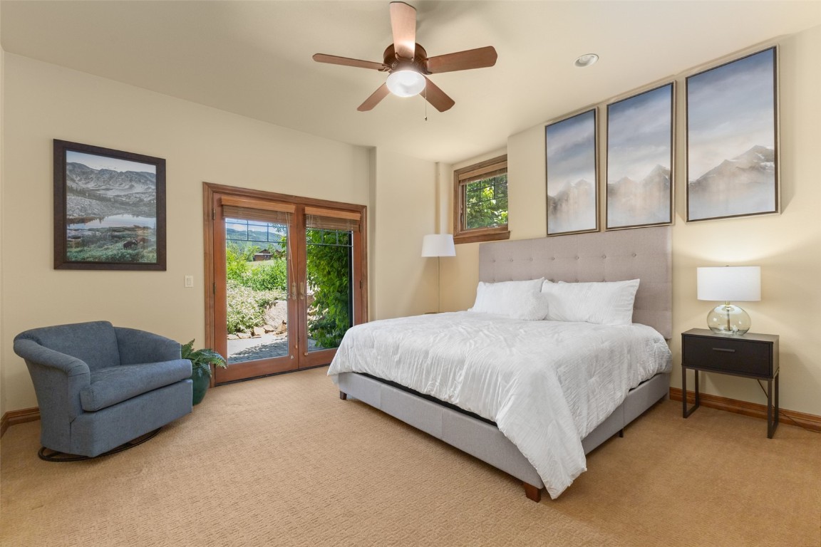 1052 Longview CIRCLE