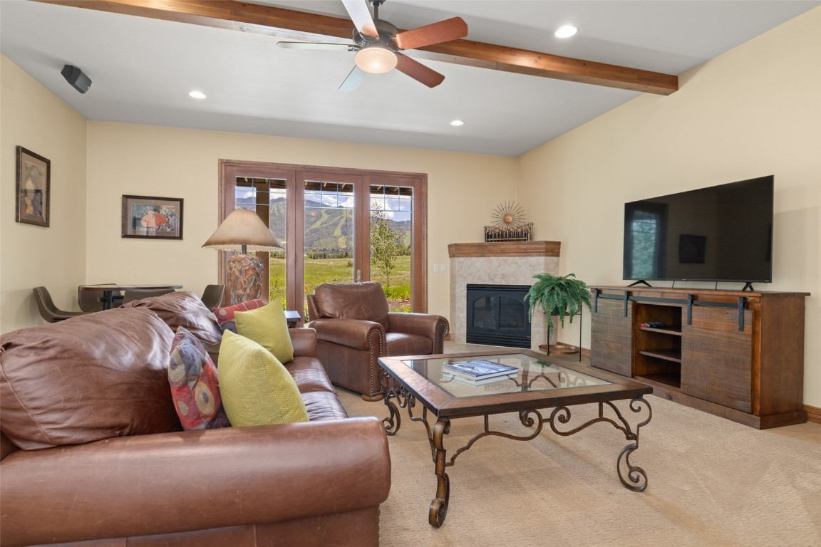 1052 Longview CIRCLE