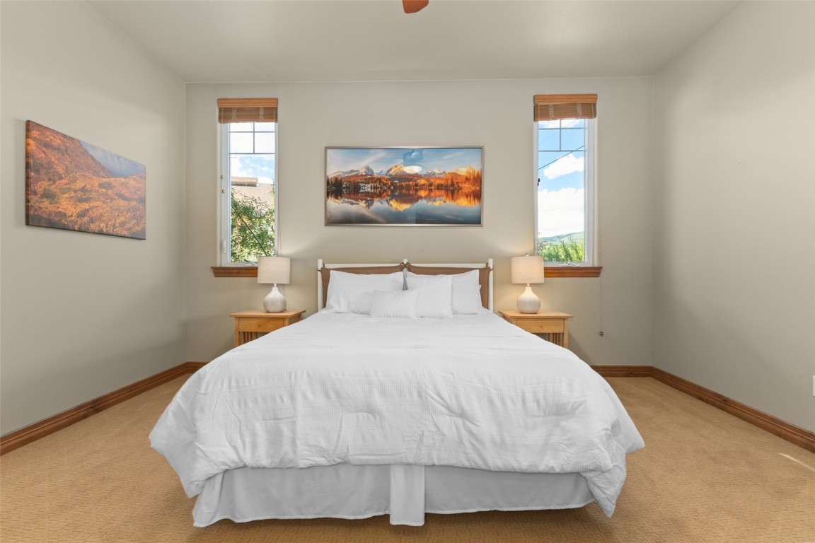 1052 Longview CIRCLE