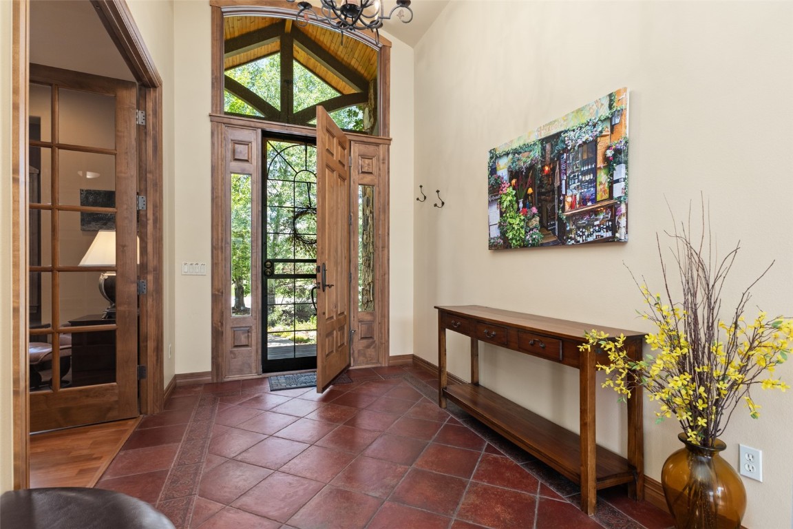 1052 Longview CIRCLE