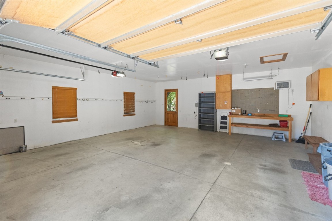 1052 Longview CIRCLE