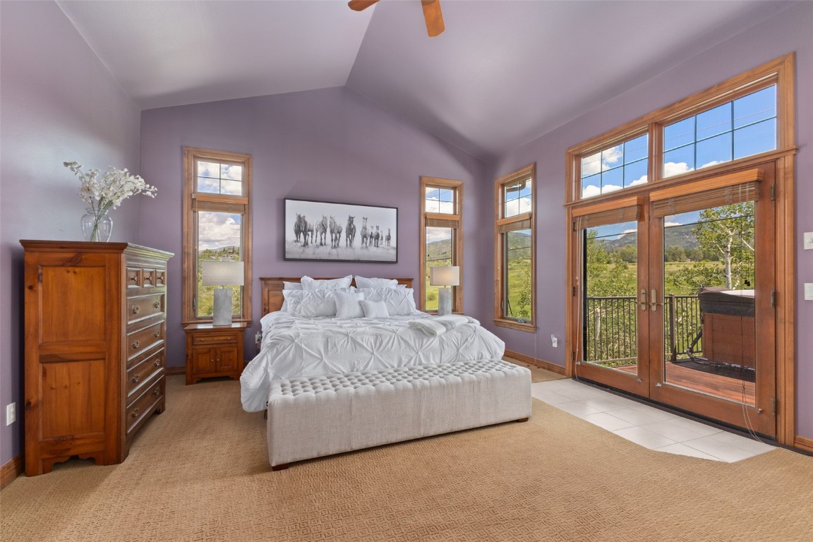 1052 Longview CIRCLE