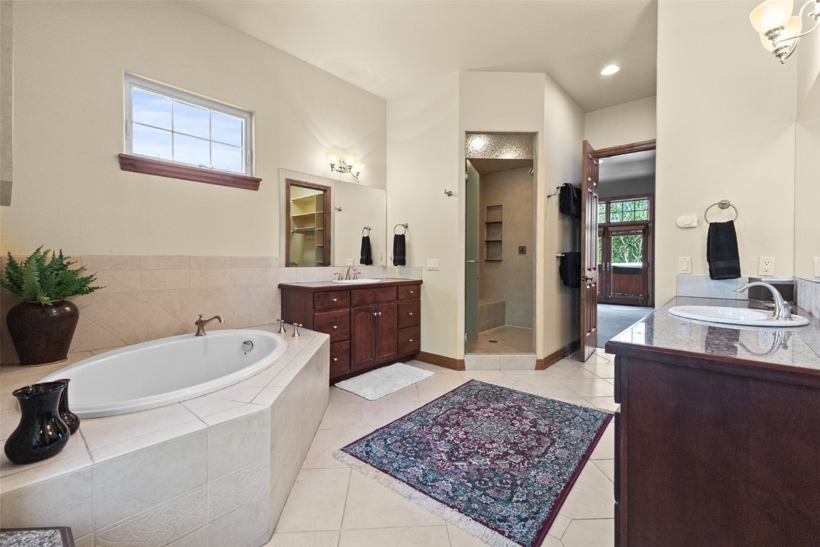 1052 Longview CIRCLE