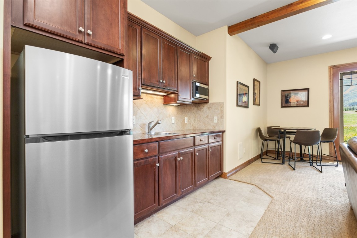 1052 Longview CIRCLE