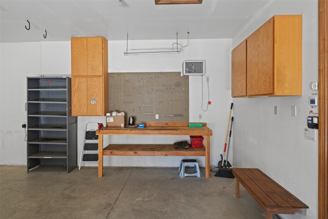 1052 Longview CIRCLE