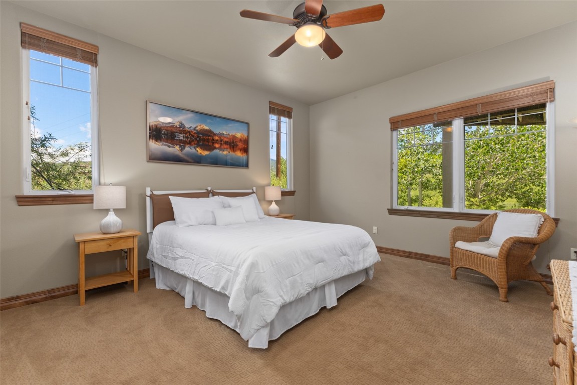 1052 Longview CIRCLE