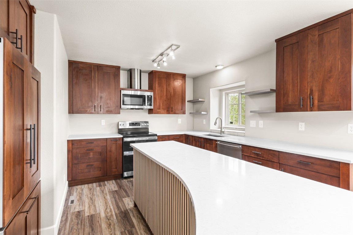 31040 Fallen Falcon TRAIL