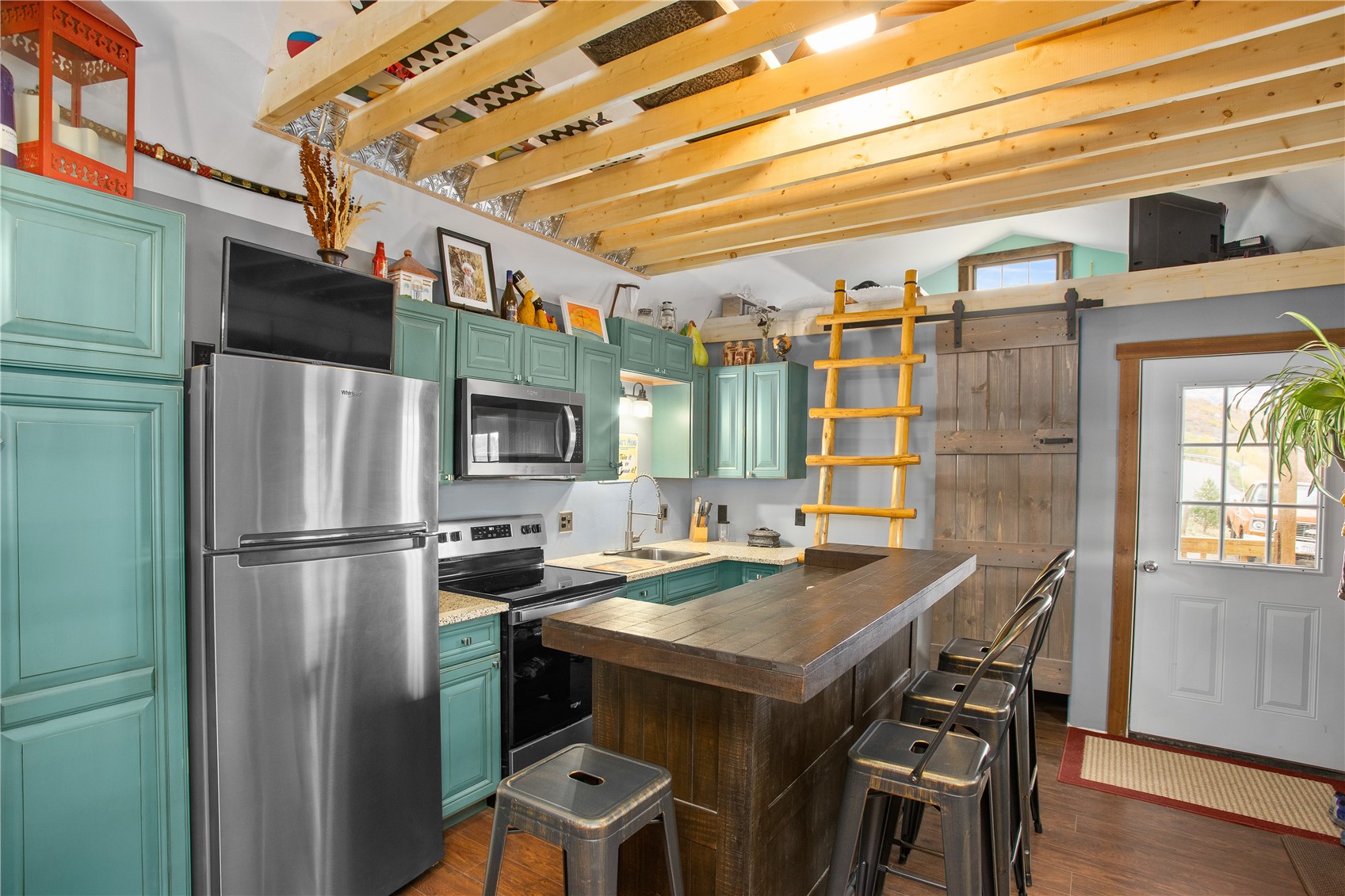 1295 Conestoga CIRCLE