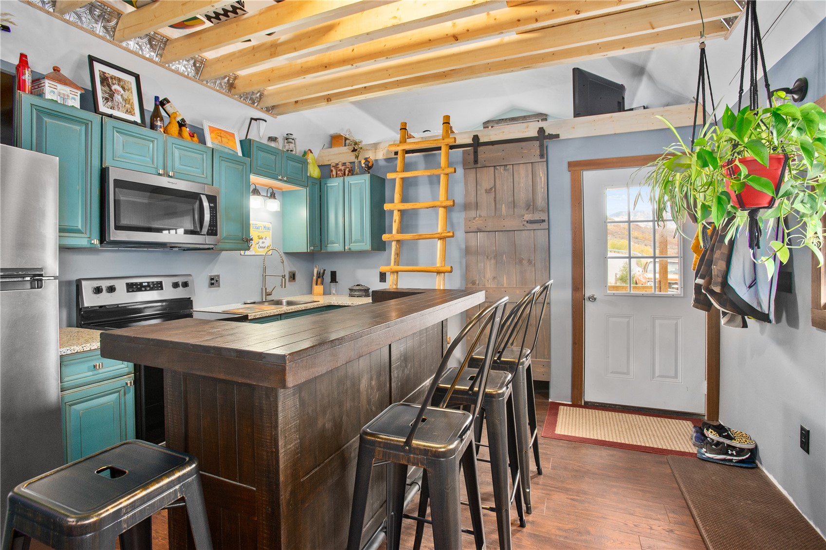 1295 Conestoga CIRCLE