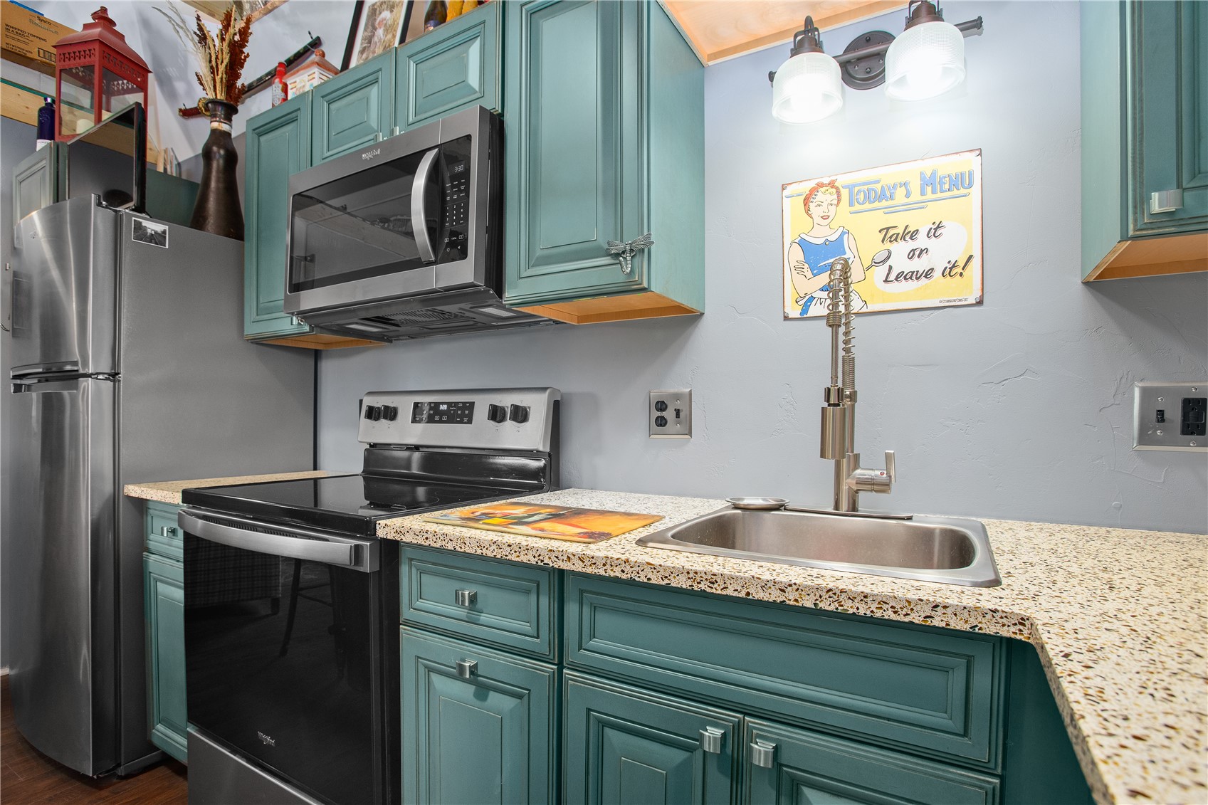 1295 Conestoga CIRCLE