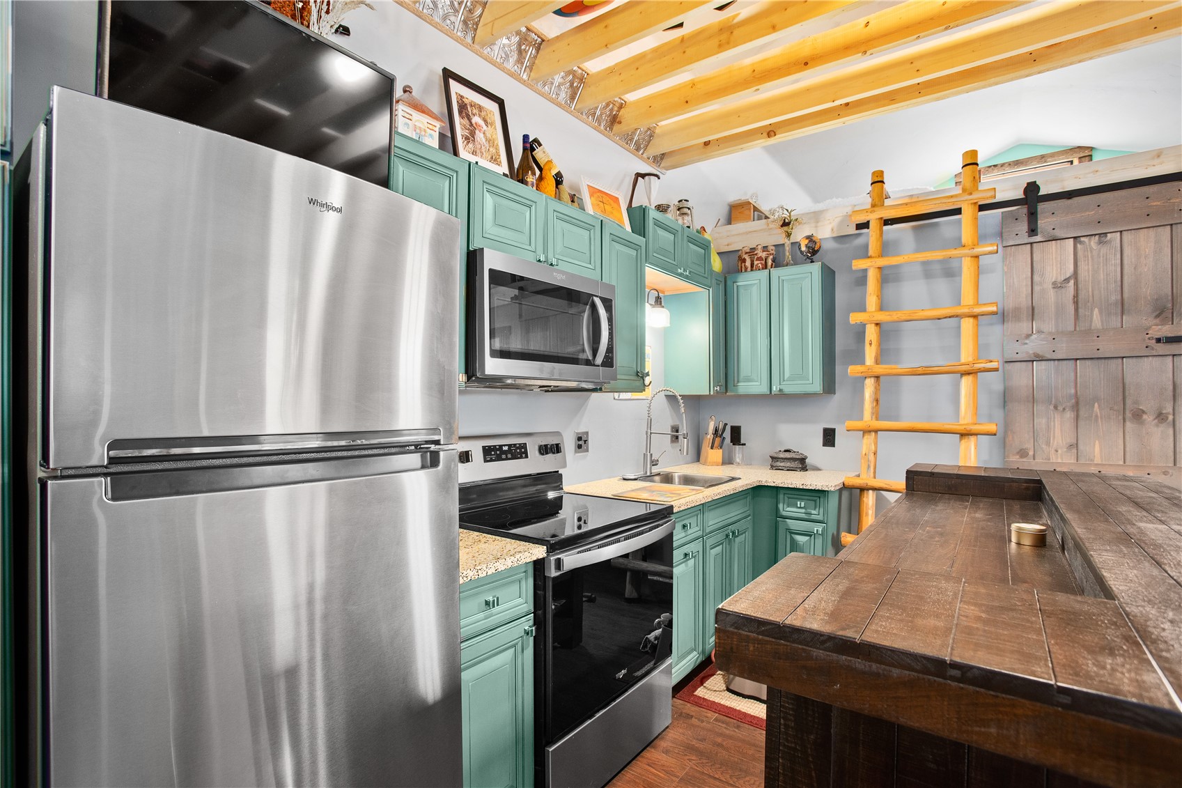 1295 Conestoga CIRCLE