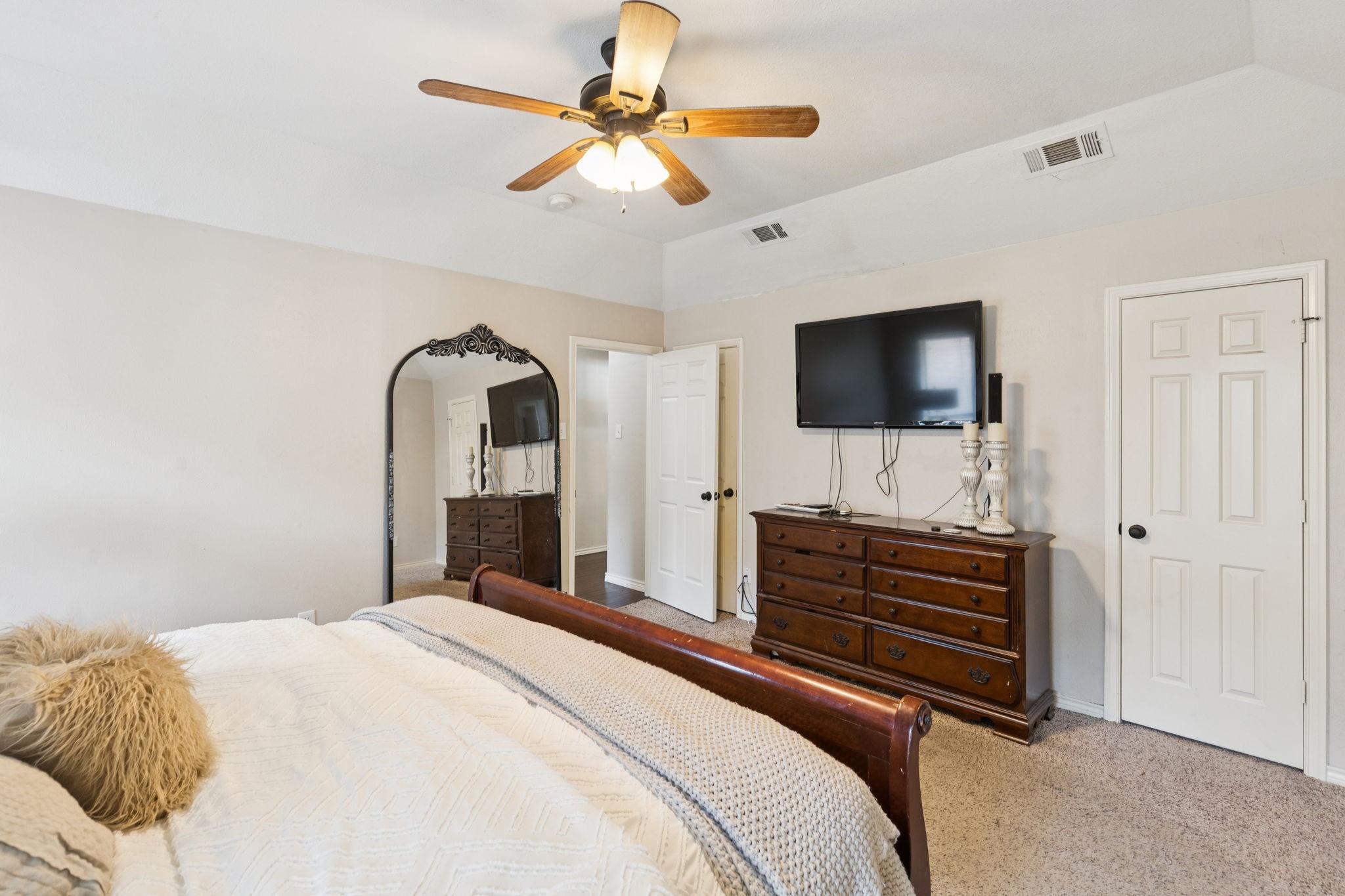 1406 Richards Circle