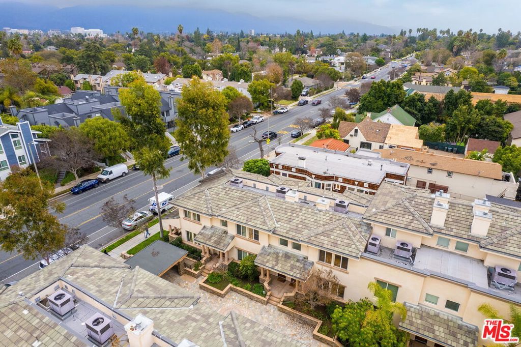 270 E Glenarm Street 102