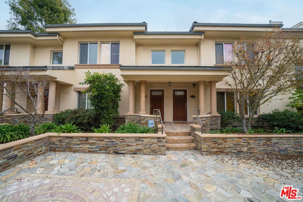 270 E Glenarm Street 102