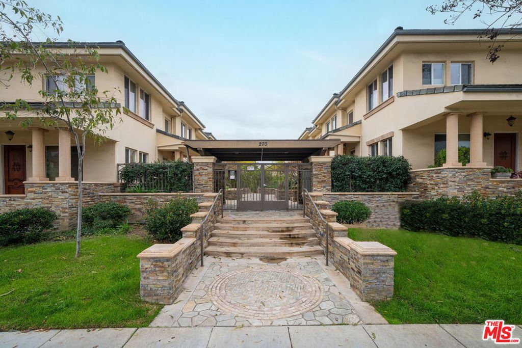 270 E Glenarm Street 102