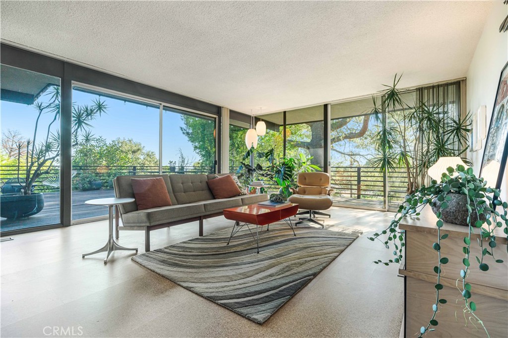 4380 Canyon Crest Road