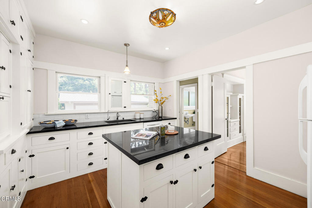 1318 Stratford Avenue