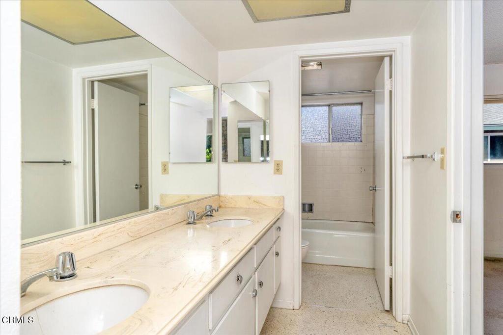 823 N Altadena Drive