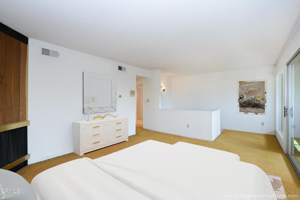 823 N Altadena Drive