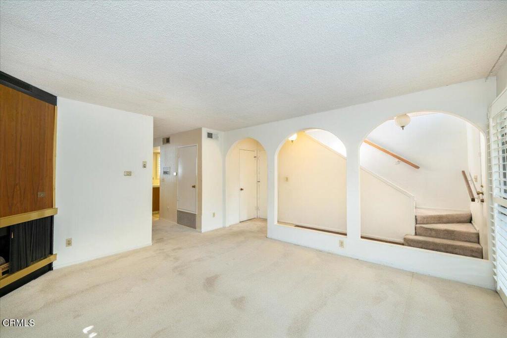 823 N Altadena Drive