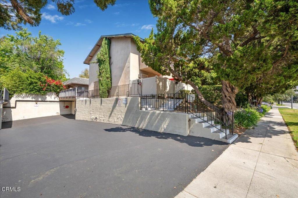 823 N Altadena Drive